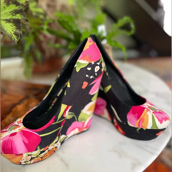 Aldo women’s platform heels - Picture 3 of 5